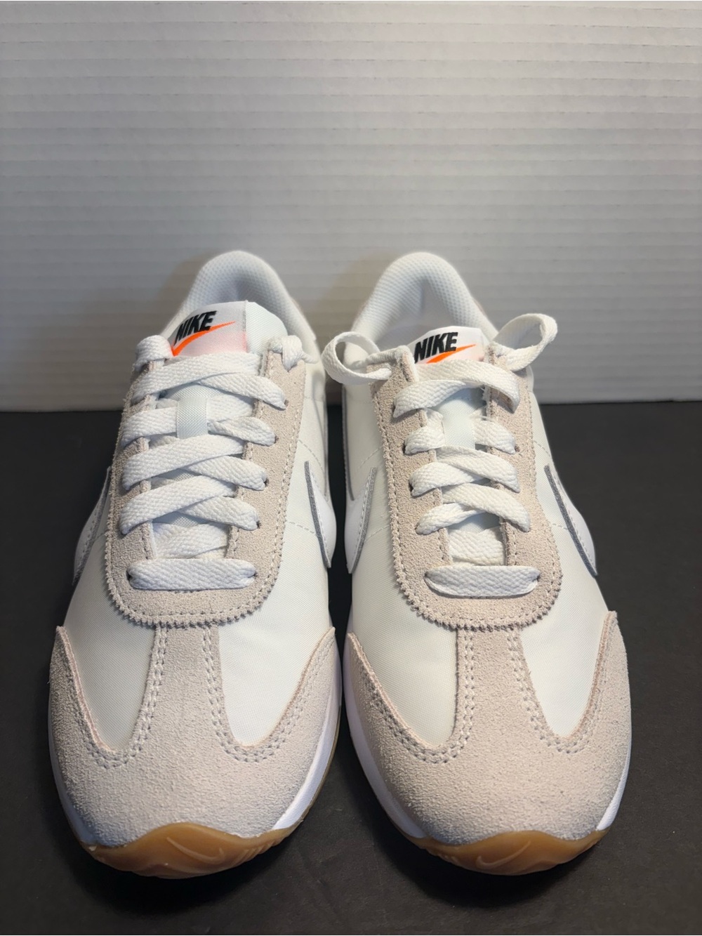 Nike Pacific White/White-Safety Orange Women’s Size 6 HM4771-103 *New*